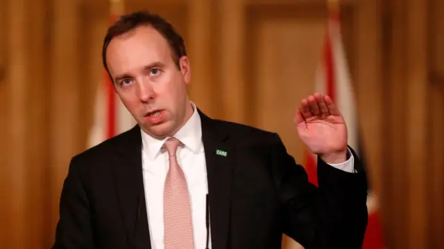 Sağlık Bakanı Matt Hancock, vakalardaki artış nedeniyle önümüzdeki haftalarda Ulusal Sağlık Sistemi üzerindeki baskının artmasını beklediklerini ve otellerin devreye sokulmasının "yedek plan" olarak düşünüldüğünü söyledi.