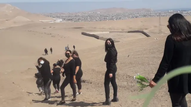 Lugar donde están los contaminantes rodeados por un muro.