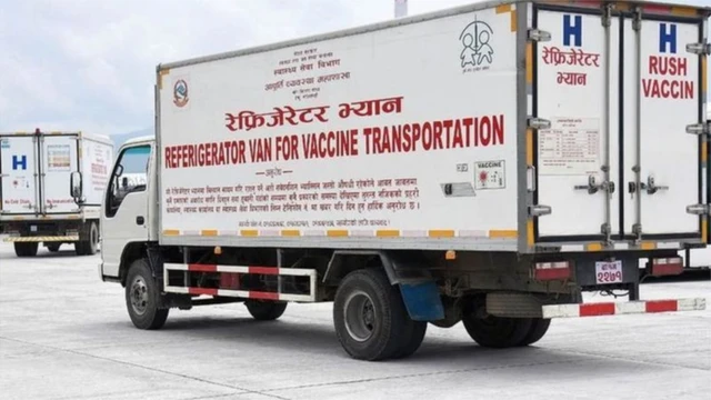 खोपका लागि रेफ्रिजेरेटर भ्यान।