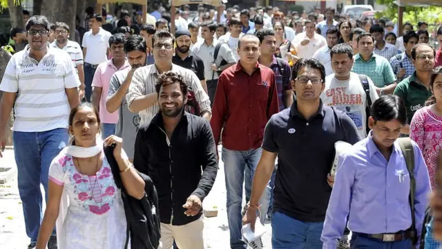 विद्यार्थ्यांची गर्दी