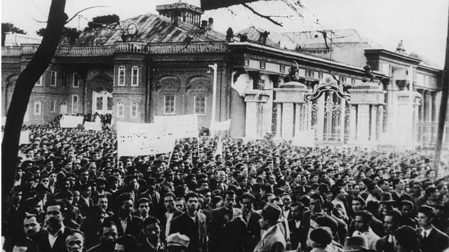 1951માં તહેરાનમાં વિરોધપ્રદર્શનની તસવીર