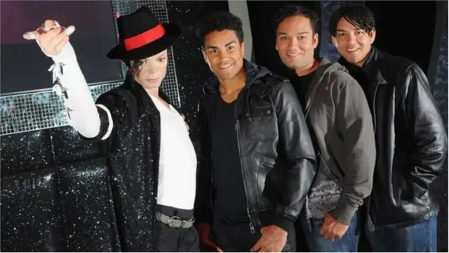 মাইকেলের সঙ্গে টিজে জ্যাকসন, টেরিল জ্যাকসন এবং তাজ জ্যাকসন