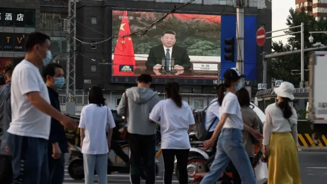 Си Цзиньпин на экране в Пекине