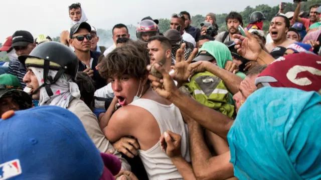 Confronto entre polícia e manifestantes na Venezuela