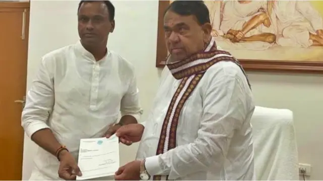 రాజీనామా పత్రాన్ని స్పీకర్ కు సమర్పించిన కోమటిరెడ్డి రాజగోపాల్ రెడ్డి