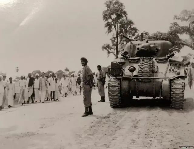 హైదరాబాద్ రాజ్యంలోకి యుద్ధ ట్యాంకులతో ప్రవేశించిన భారతీయ సైన్యం