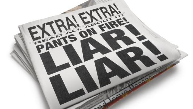 Jornal com manchete dizendo "Mentiroso, mentiroso"
