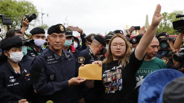 ผู้บัญชาการตำรวจนครบาลรับจดหมายเปิดผนึกจาก น.ส.ปนัสยา