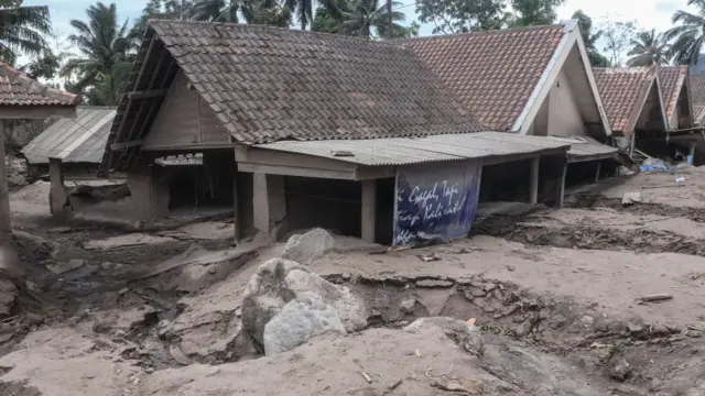 انڈونیشیا آتش فشاں