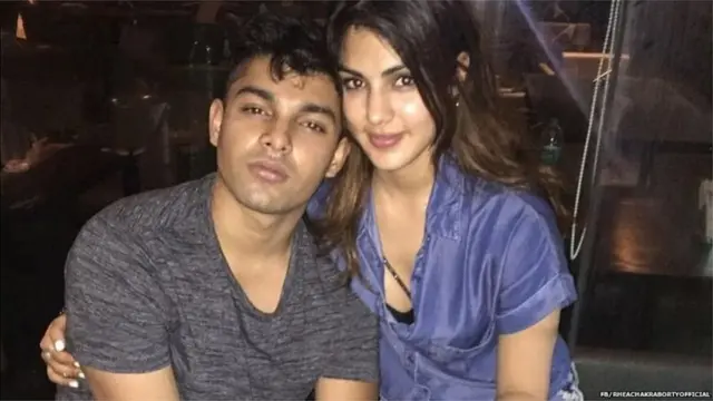 ریا اپنے بھائی شووک کے ساتھ