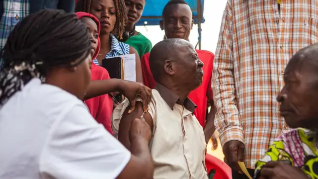 Awọn eniyan to n gba abẹrẹ ajẹsara arun iba