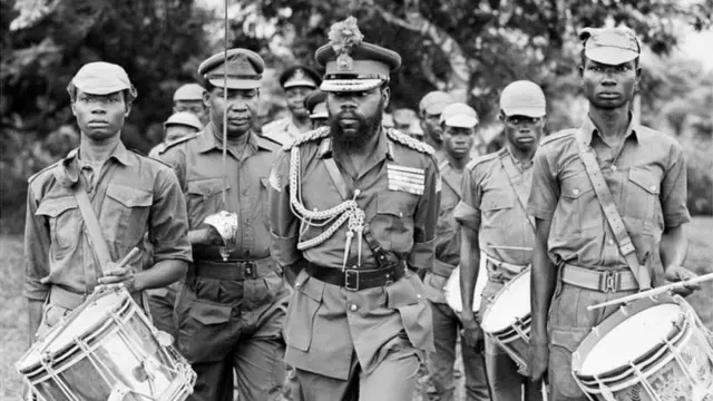Emeka Odumegwu Ojukwu, for June 1968, na charismatic figure for di war