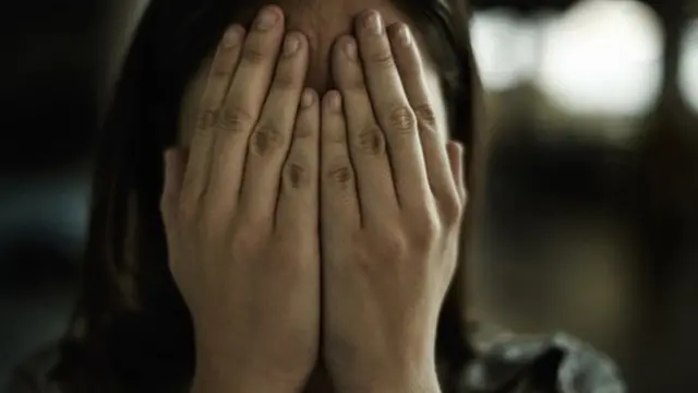 在英国的一些受害者并不懂英文。