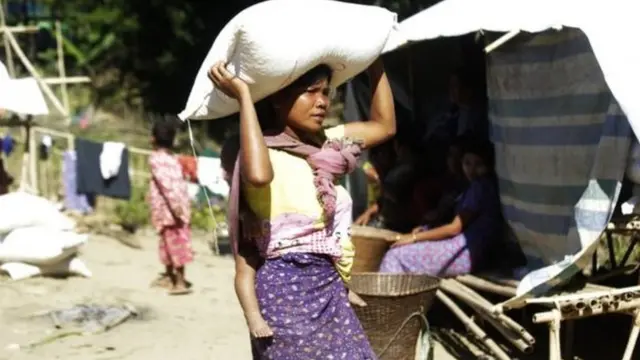 ရခိုင်မှာတိုက်ပွဲတွေကြောင့် စစ်ရှောင်ဒုက္ခသည် နှစ်သောင်းကျော်လာ