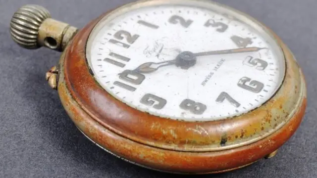 బ్రిటన్లో 11,82,375 లక్షల రూపాయలకు అమ్ముడయిన మహాత్మా గాంధీ వాడిన పాకెట్ గడియారం