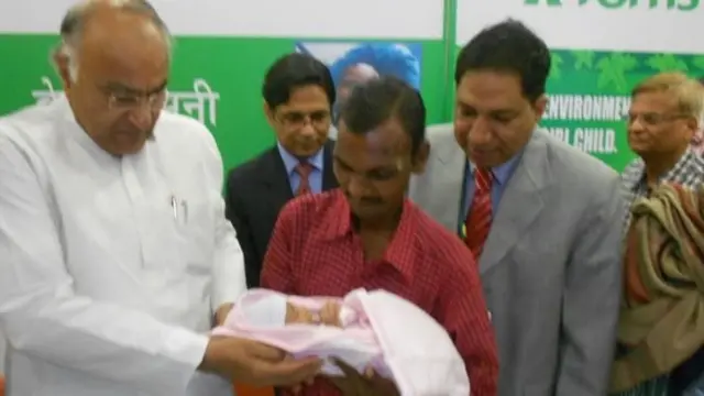 ببلو اپنی بیٹی دامنی کے ساتھ