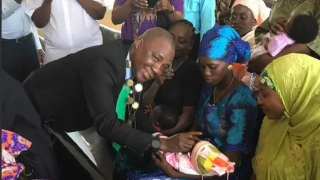 Dokita kan n tọ̀ju awọ̀n abiyamọ̀