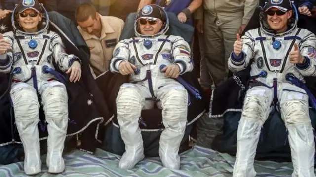 விண்வெளியில் நீண்ட நாட்கள் கழித்து சாதனை