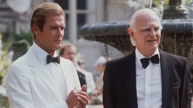 罗杰的影片包括《铁金刚勇破太空城》、《你死我活》等