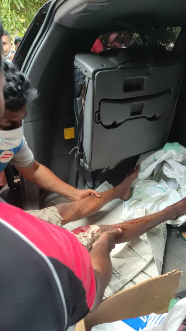 Sri Lanka police use live ammo to disperse protestors at Rambukkana, 19 April 2022