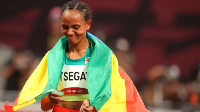 Atileet Gudaaf Tsaggaay 5000m dubartootaan medaaliyaa maaldaa [nahaasii] biyyaaf argamsiiste