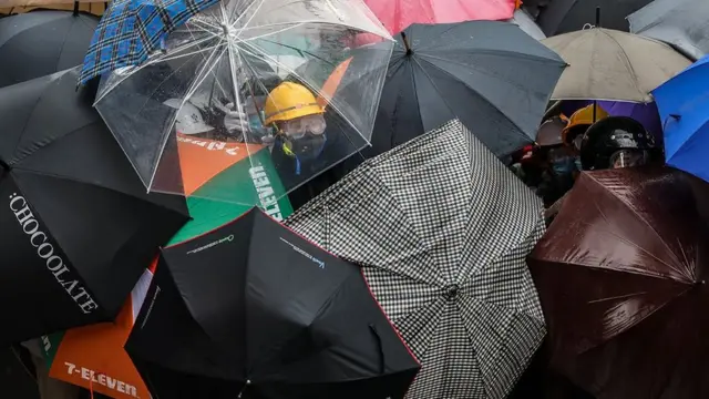 ஹாங்காங்: தொடரும் போராட்டம், தாக்கும் போலீஸார் - நடப்பது என்ன?