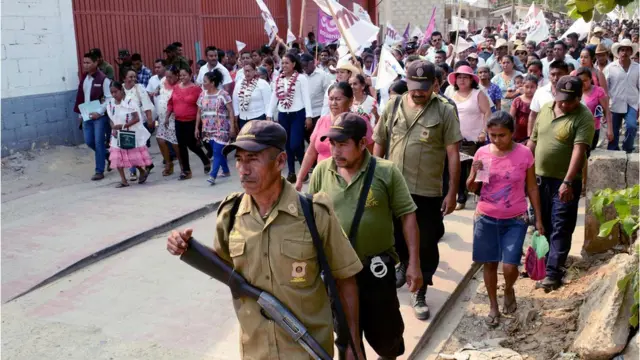 Seguranças em comício de candidato no México