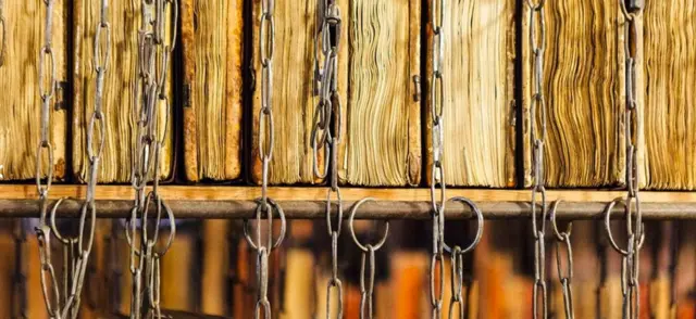 हेयरफ़ोर्ड कैथेड्रल, ज़ंजीर वाला पुस्तकालय, ज़ंजीर से बंधी किताबें