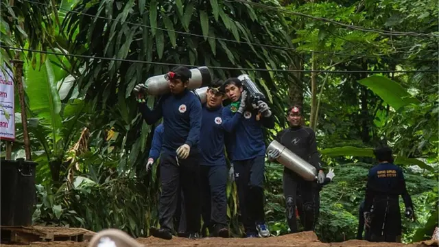 రెస్క్యూ టీంలు