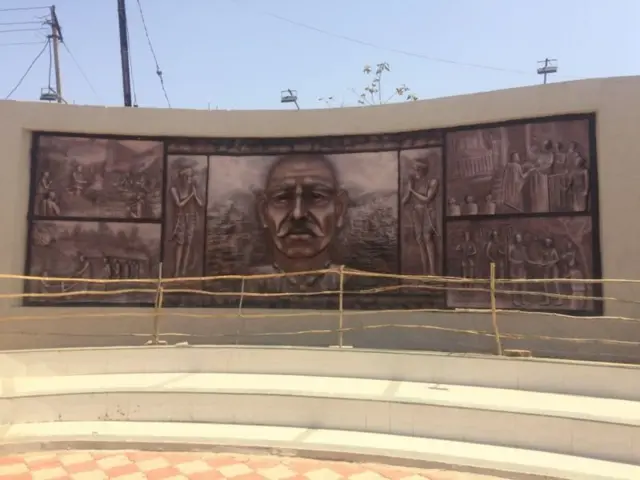 راجستھان کی سرحد سے پہاڑی کا گجرات میں پڑنے والا حصہ سامنے نظر آتا ہے۔