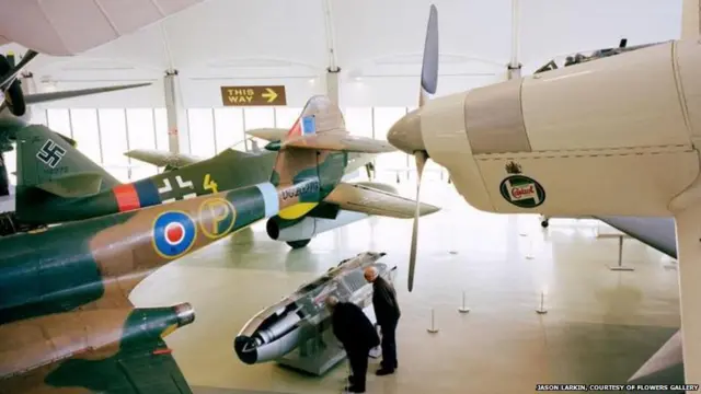 वॉर म्यूज़ियम, जैसन लार्किन, लंदन, वियतनाम, क्यूबा, मिस्र, इसराइल