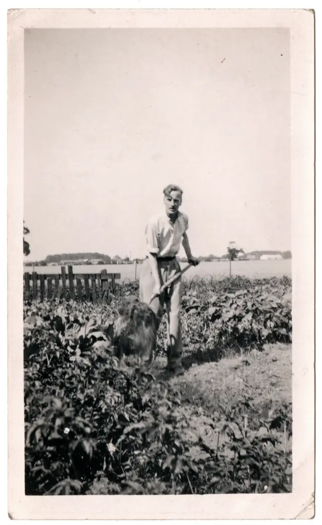 Žerat Selbi, na parceli u Donkasteru u leto 1940