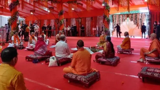 ভূমিপুজো দিচ্ছেন প্রধানমন্ত্রী মোদীসহ অন্যরা