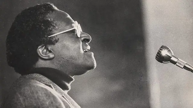 Десмонд Туту