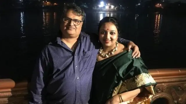 નીતઈદાસ મુખરજી પત્ની સાથે