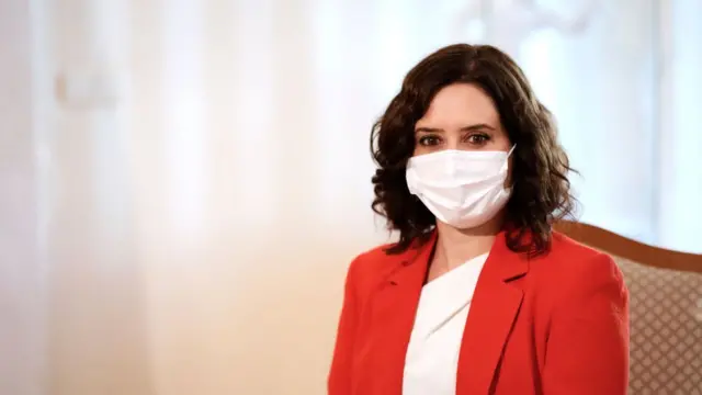 Исабель Диас Аюсо на пресс конференции