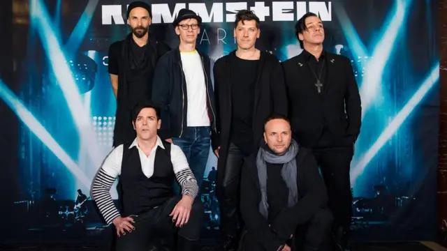 Секс-скандал с Rammstein: подробности о вечеринках, реакция политиков и последствия