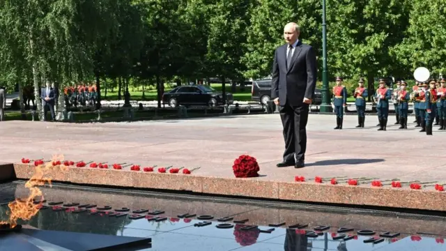 Путин у вечного огня