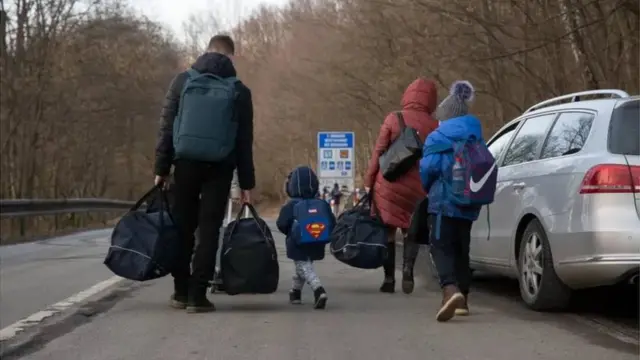 పొరుగుదేశాలకు పయనం