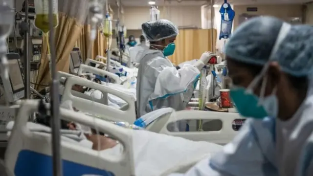 Hospital da Índia com pacientesvaidebet quando surgiuleitos