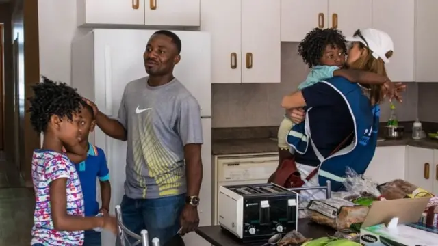 لابيير تلتقي عائلة من لاجئي الكونغو تعيش في مقاطعة كيبيك