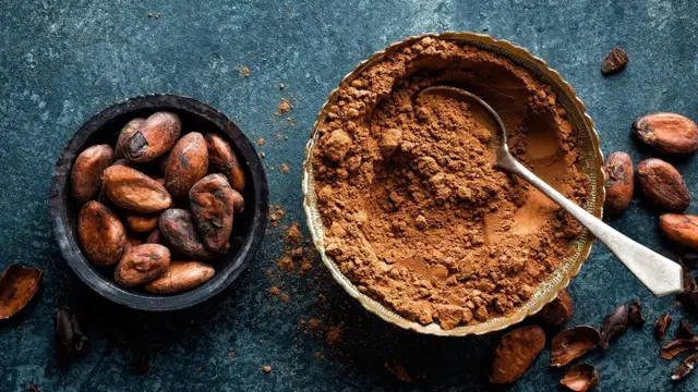 건강상 이점을 얻기 위해선 코코아 플라바놀을 얼마만큼 섭취해야 하는지에 대해 현재 의견이 엇갈리고 있다