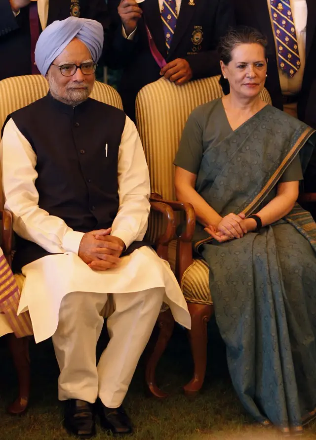 మన్మోహన్ సింగ్, సోనియా గాంధీ