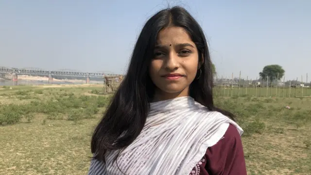 मांड्वी मिश्रा बनारस हिंदू विश्वविद्यालय में छात्रा हैं