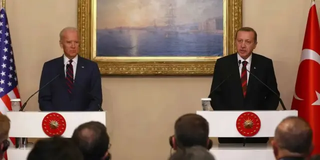Joe Biden ve Recep Tayyip Erdoğan'ın 22 Kasım 2014'te İstanbul'da düzenledikleri ortak basın toplantısı