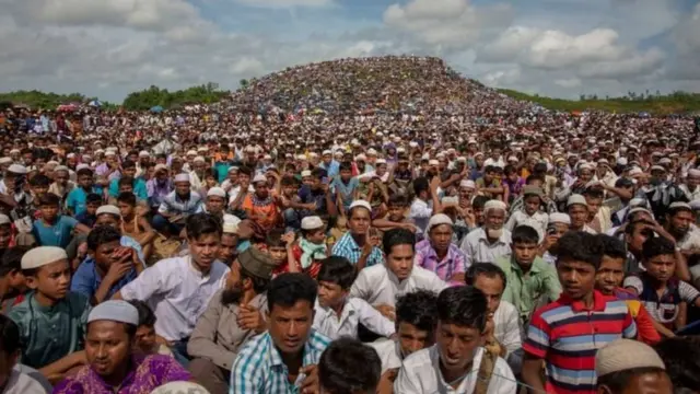 কুতুপালং শিবিরে রোহিঙ্গাদের সমাবেশ।