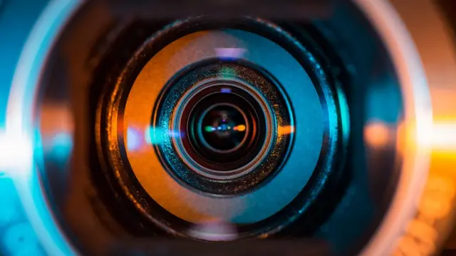 La lente de una videocámara