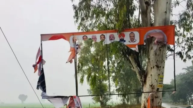 ਕੁਝ ਕਿਸਾਨ ਜਥੇਬੰਦੀਆਂ ਵੱਲੋਂ ਫ਼ਾਜ਼ਿਲਕਾ-ਫ਼ਿਰੋਜ਼ਪੁਰ ਰੋਡ,ਤਰਨਤਾਰਨ-ਫਿਰੋਜ਼ਪੁਰ ਅਤੇ ਜ਼ੀਰਾ-ਫ਼ਿਰੋਜ਼ਪੁਰ ਰੋਡ' ਤੇ ਬੈਠ ਕੇ ਪ੍ਰਦਰਸ਼ਨ ਕੀਤੇ ਗਏ।