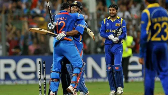 युवराज और महेंद्र सिंह धोनी