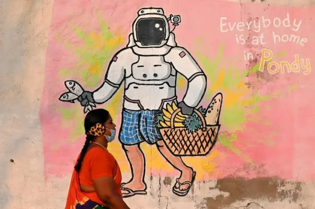 પુડ્ડુચેરીમાં એક મહિલા